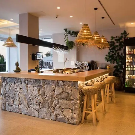 Aegean Village Beachfront מלון אמופי