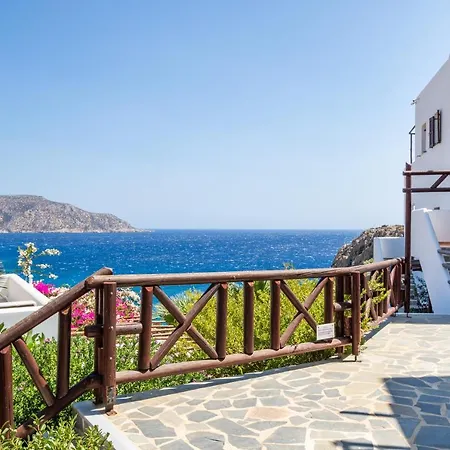 מלון Aegean Village Beachfront 4*